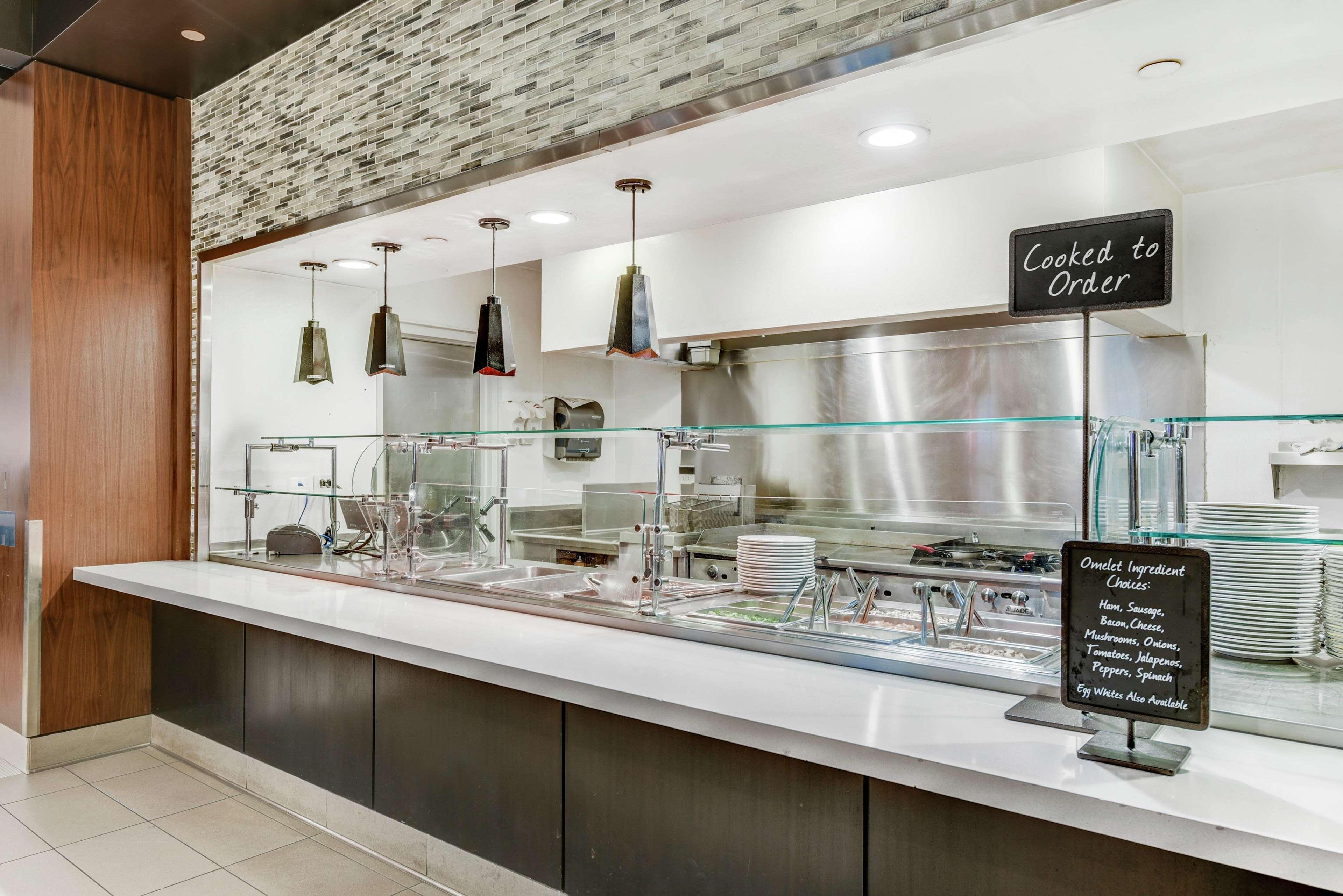 Hotel Embassy By Hilton Anaheim-orange Anaheim