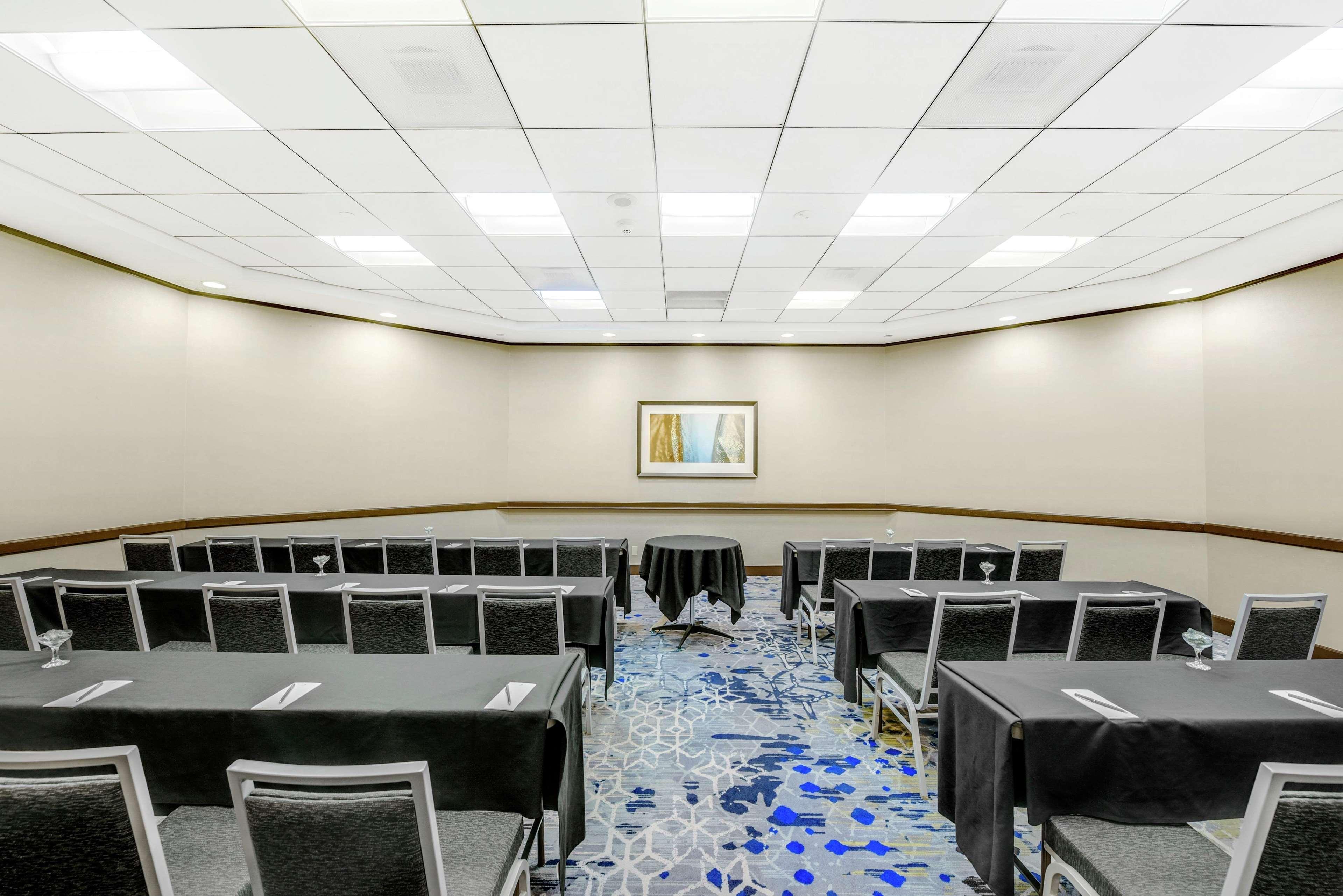 Hotel Embassy By Hilton Anaheim-orange Anaheim